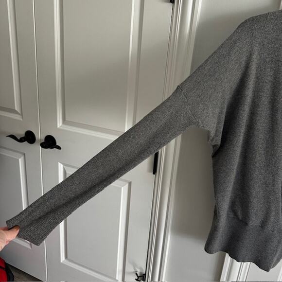 Vince. 100% Cashmere Wrap Front Long Sleeve Sweater Grey Medium - Picture 4 of 8